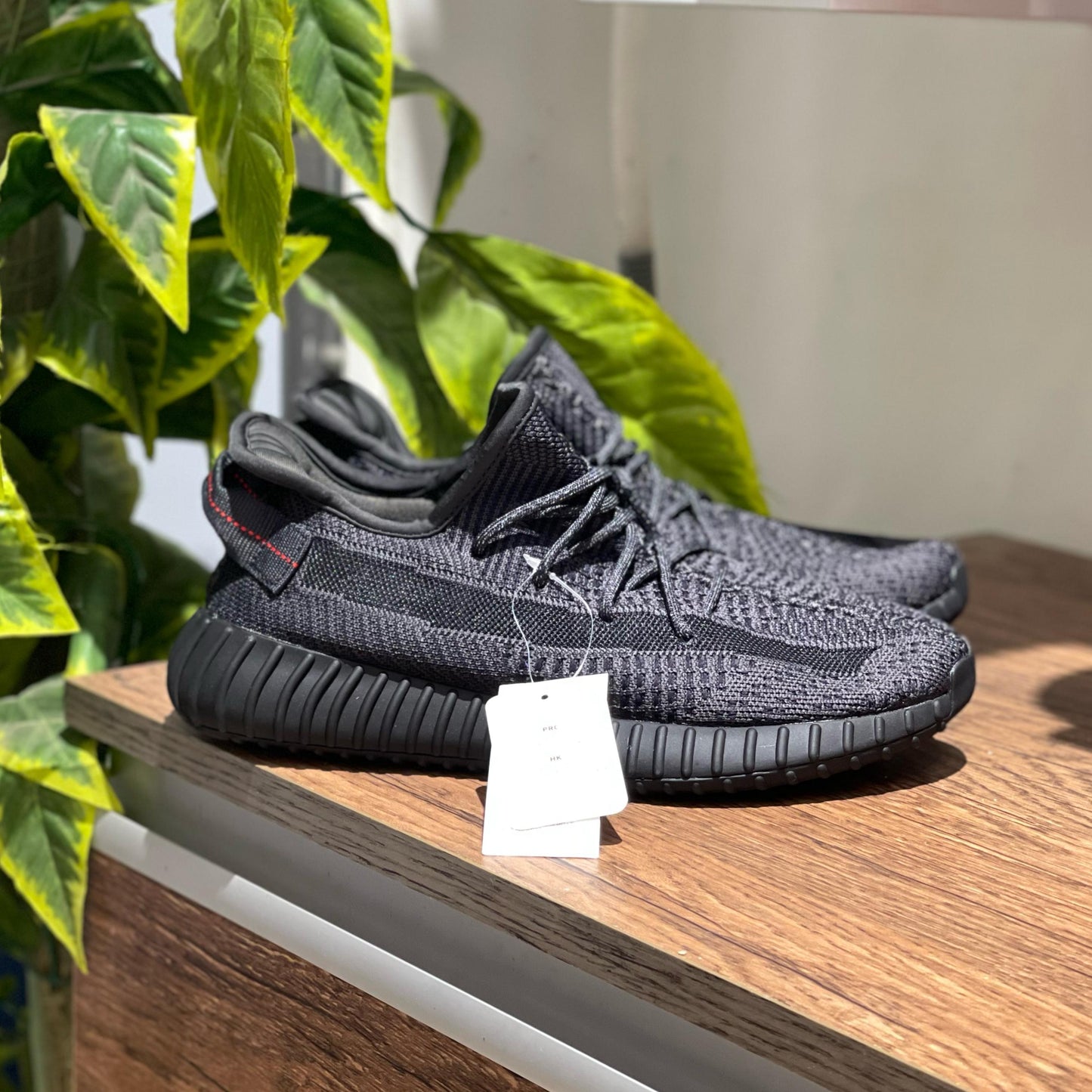 Yeezy 350 Black ( Mirror Original )