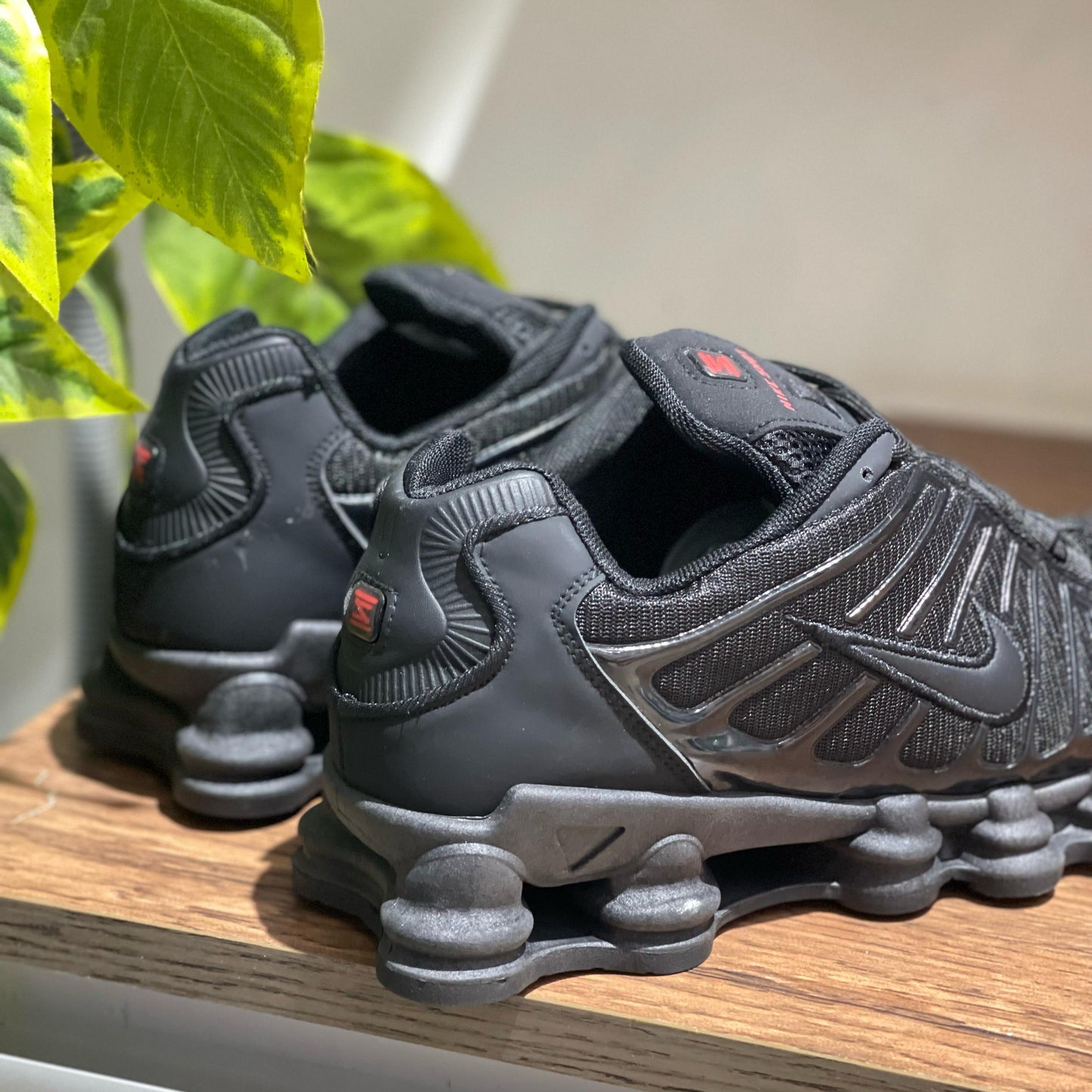 Nike Shoks Black