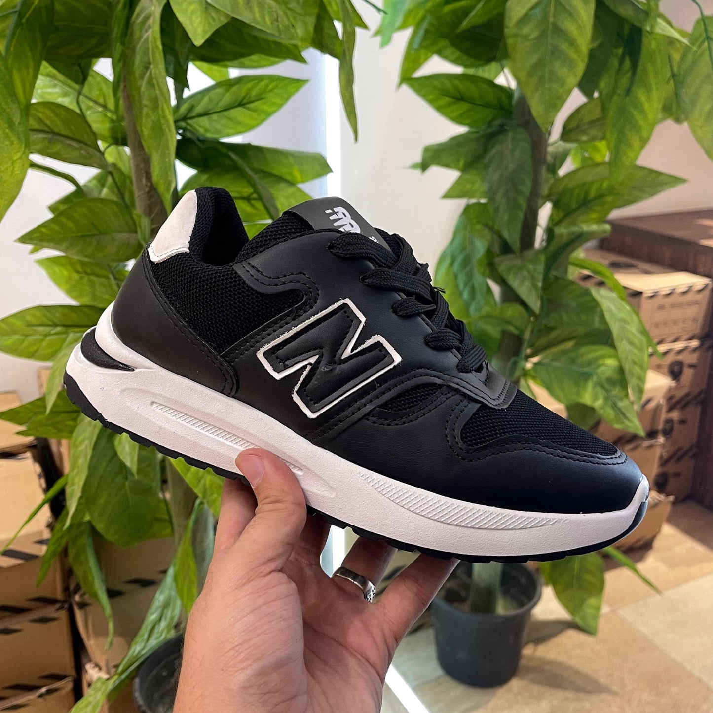 NEW BALANCE BLACK