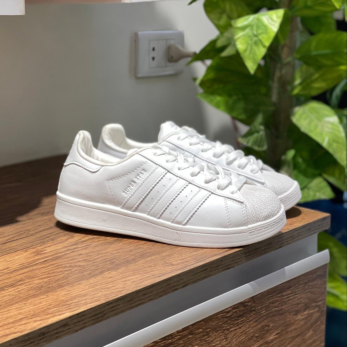 Superstar White