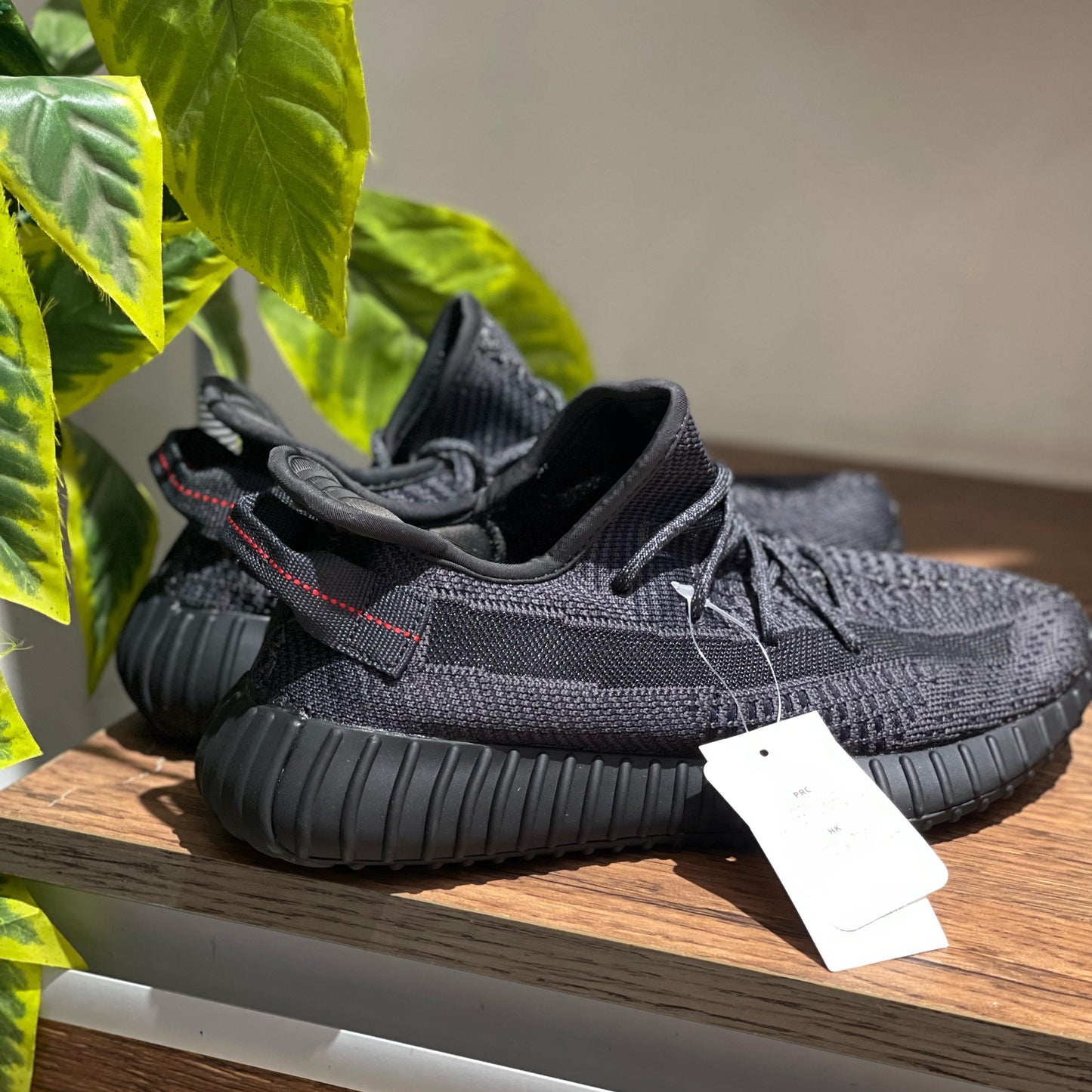 Yeezy 350 Black ( Mirror Original )