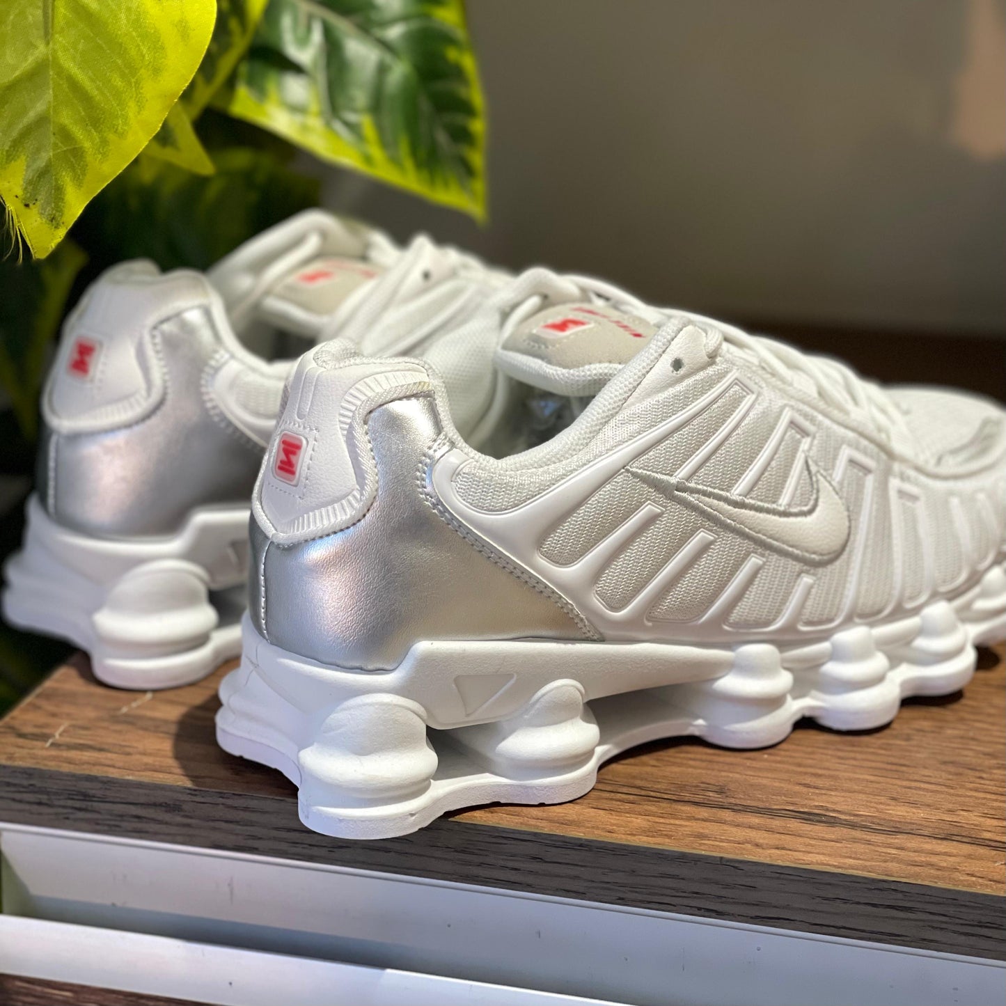 Nike Shoks White