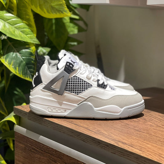 Jordan 4 Estife