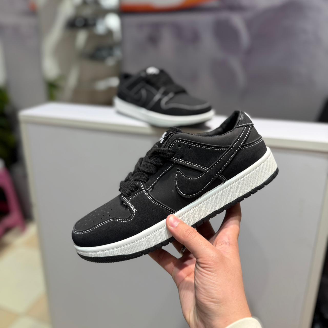 NikeSB Black estif