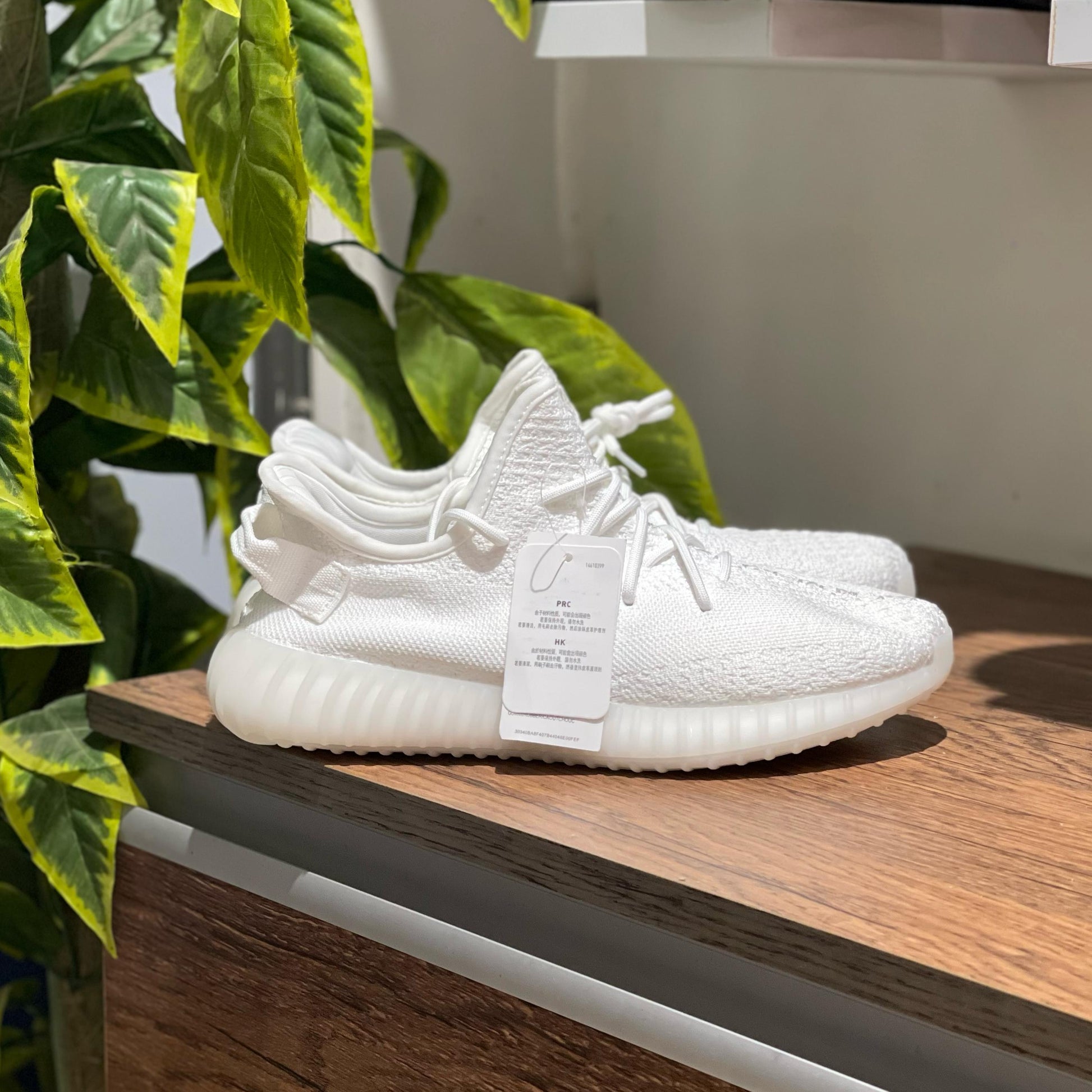 Yeezy 350 White ( Mirror Original ) Bovant Yeezy 350 White ( Mirror Original ) Bovant
