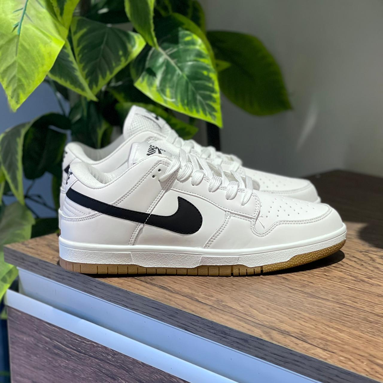 NIKE SB WHITE  "With Box"